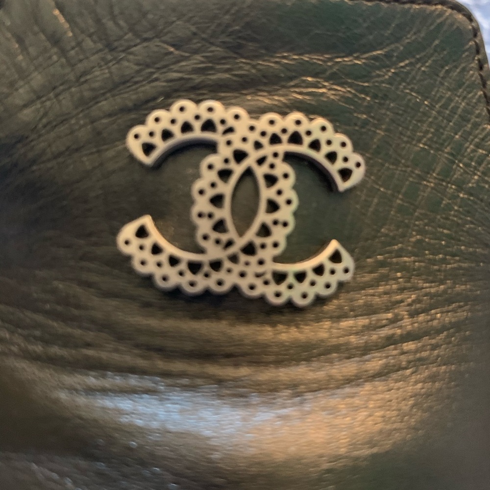 Authentic Chanel - Picture 9 of 10
